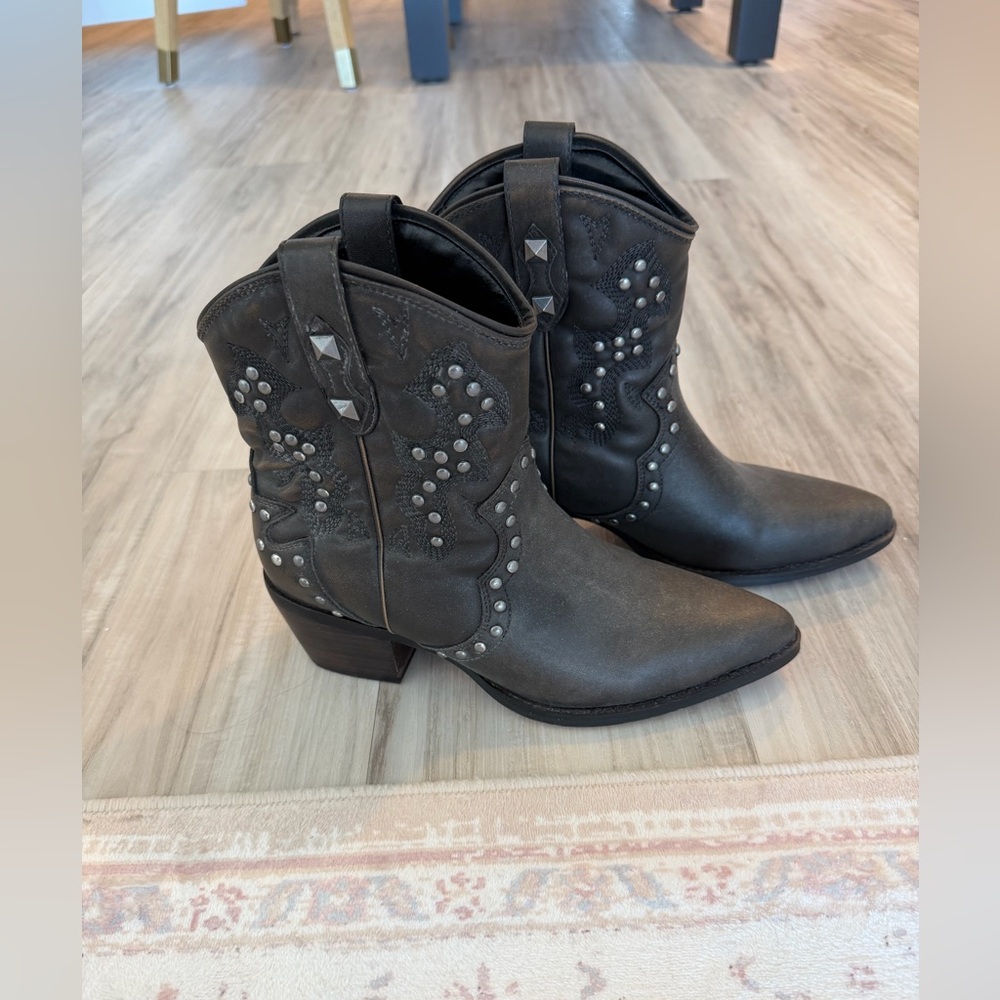 B52 Cowboy Boot in Dark Brown